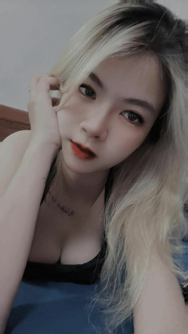 Dù đã có em ghệ nhưng làm sao có thể vượt qua cám dỗ của cấp trên nữ như thế này